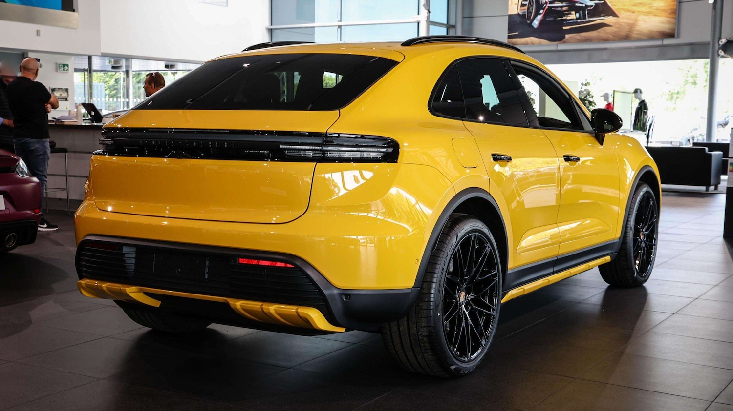 Used Porsche Macan 2025 for sale - 76141659: Photo 3