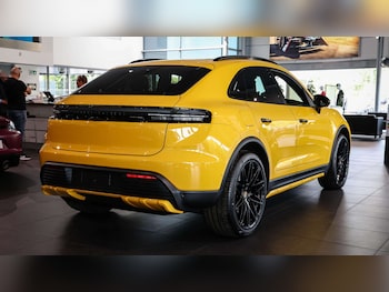 Used Porsche Macan 2025 for sale - 76141659: Photo 3