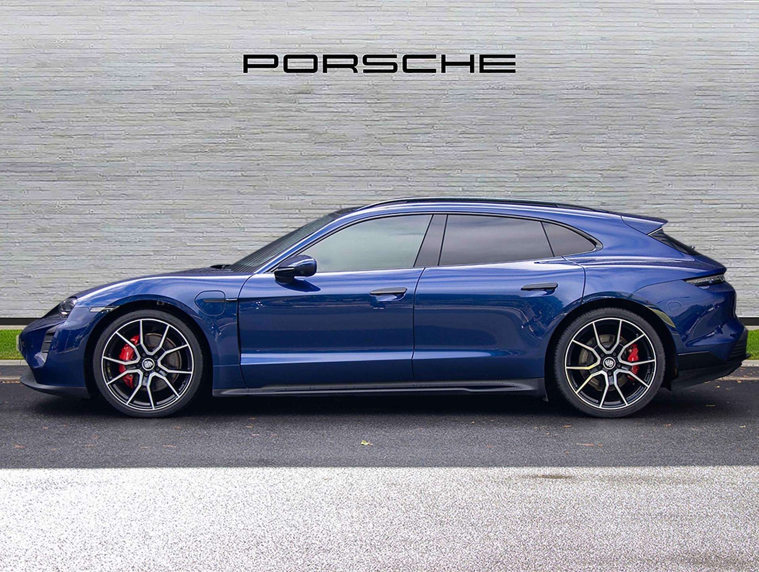 Used Porsche Taycan 2022 for sale - 77615358: Photo 2