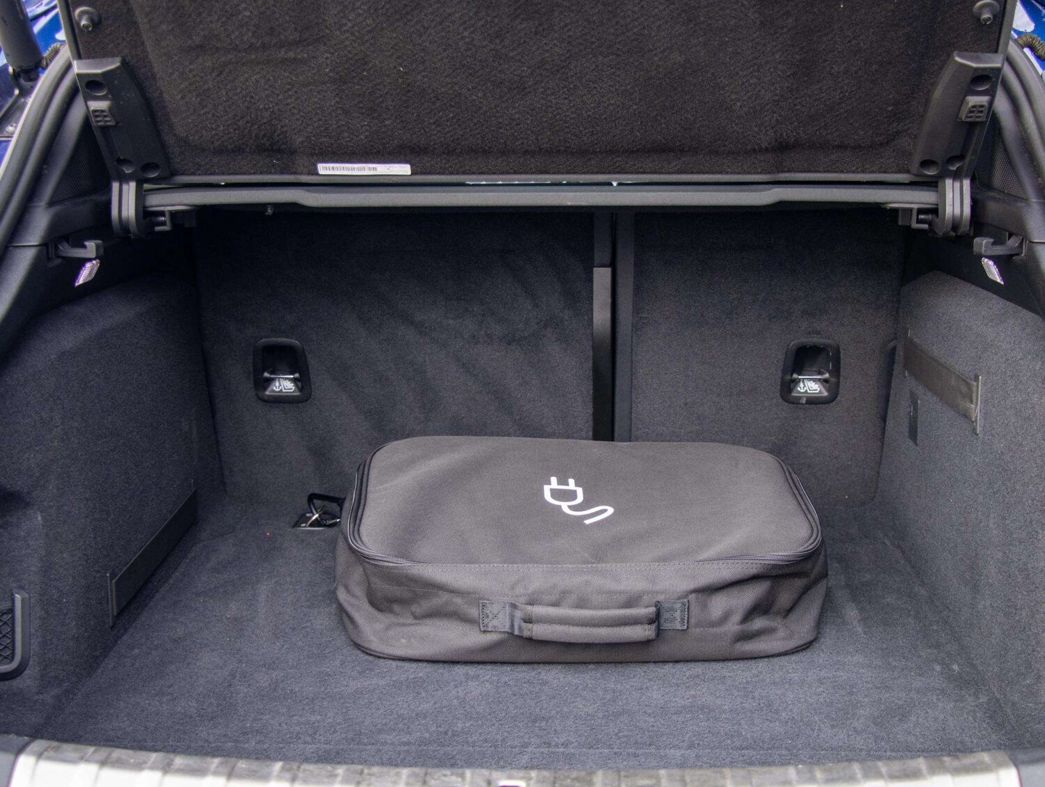 Used Porsche Taycan 2022 for sale - 77615358: Photo 23