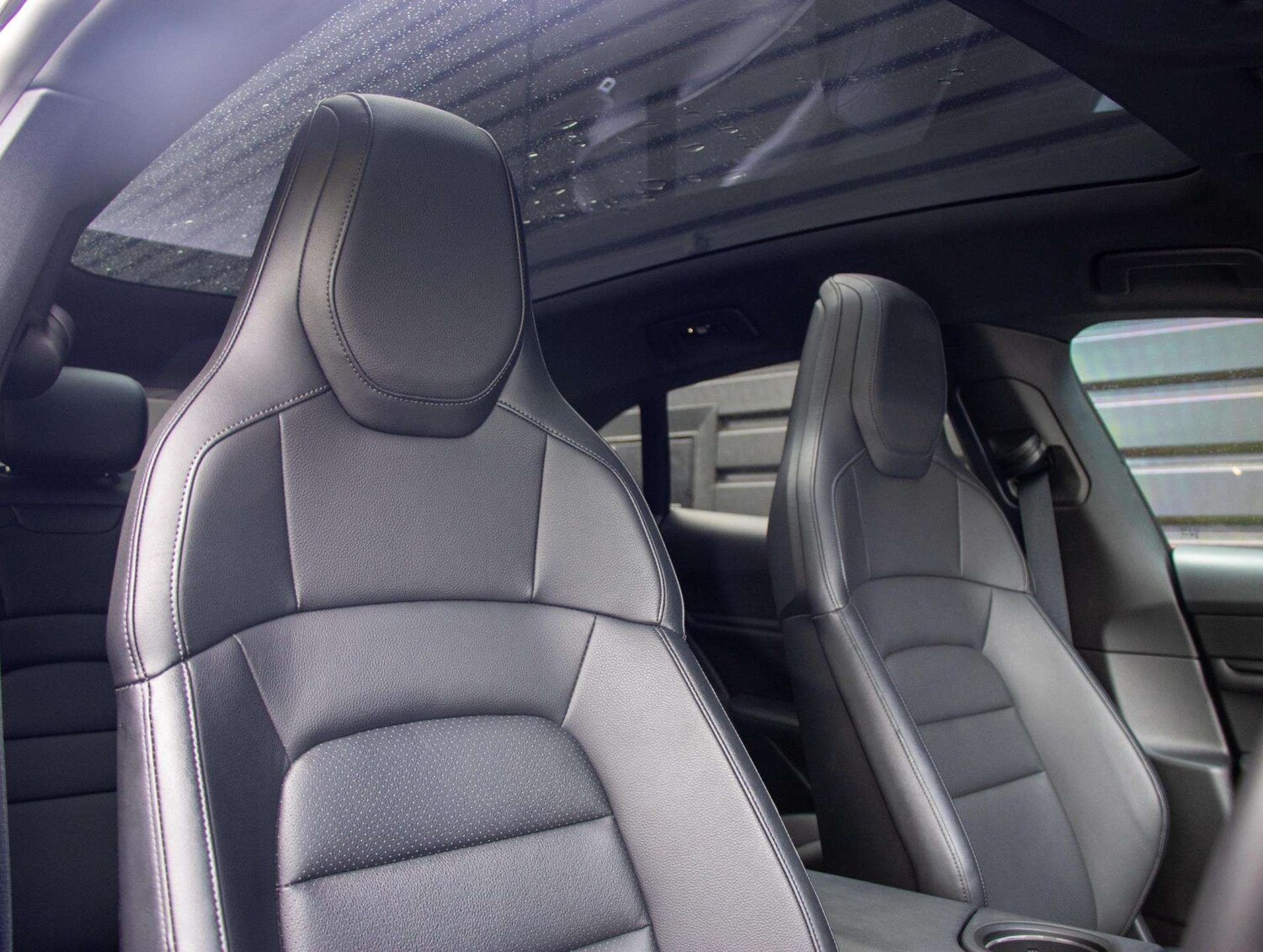 Used Porsche Taycan 2022 for sale - 77615358: Photo 8