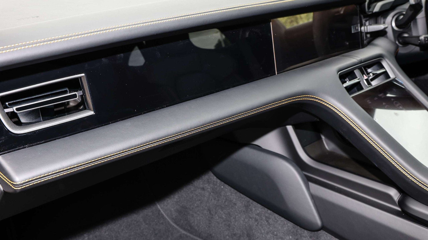 Used Porsche Taycan 2025 for sale - 76515666: Photo 16