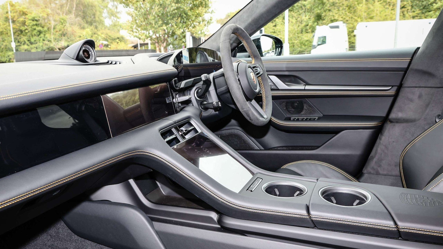 Used Porsche Taycan 2025 for sale - 76515666: Photo 5