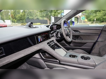 Used Porsche Taycan 2025 for sale - 75341976: Photo