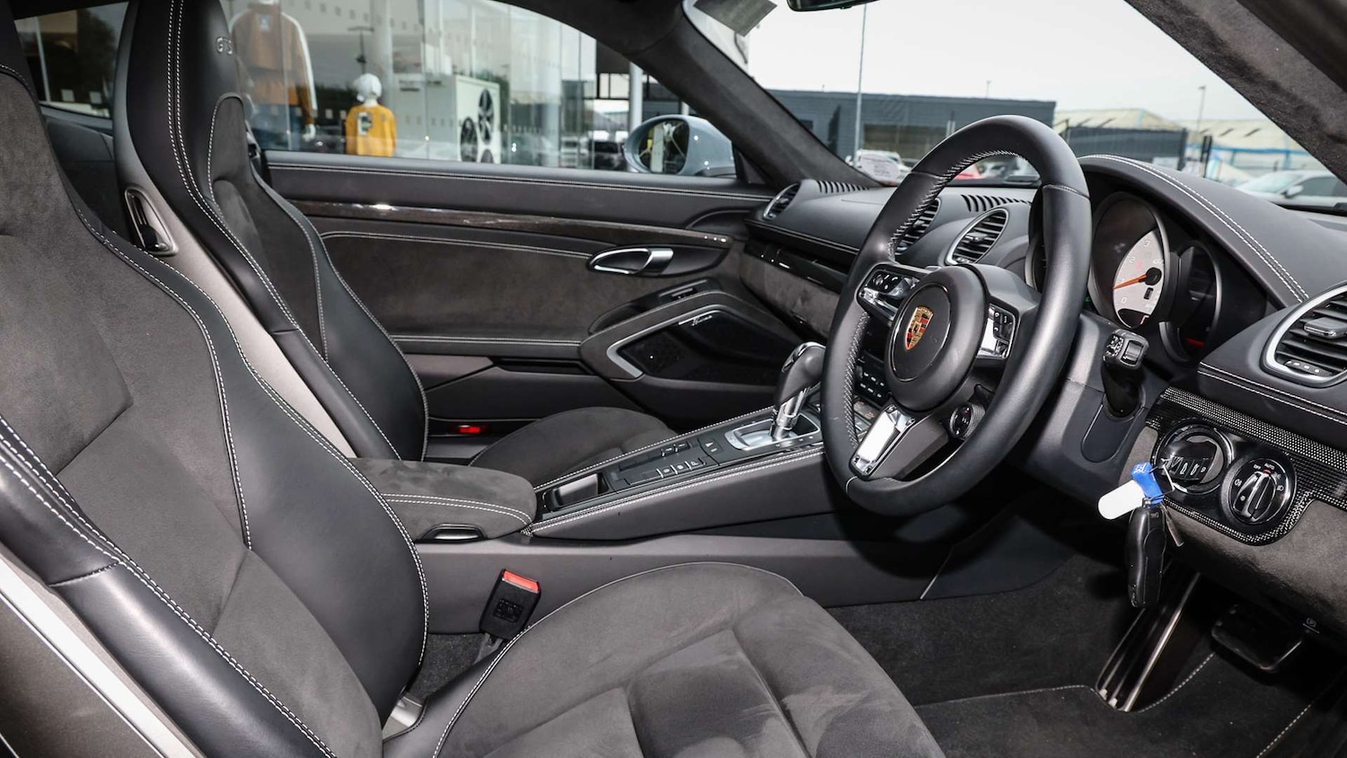 Used Porsche Cayman 2023 for sale - 76540793: Photo 12