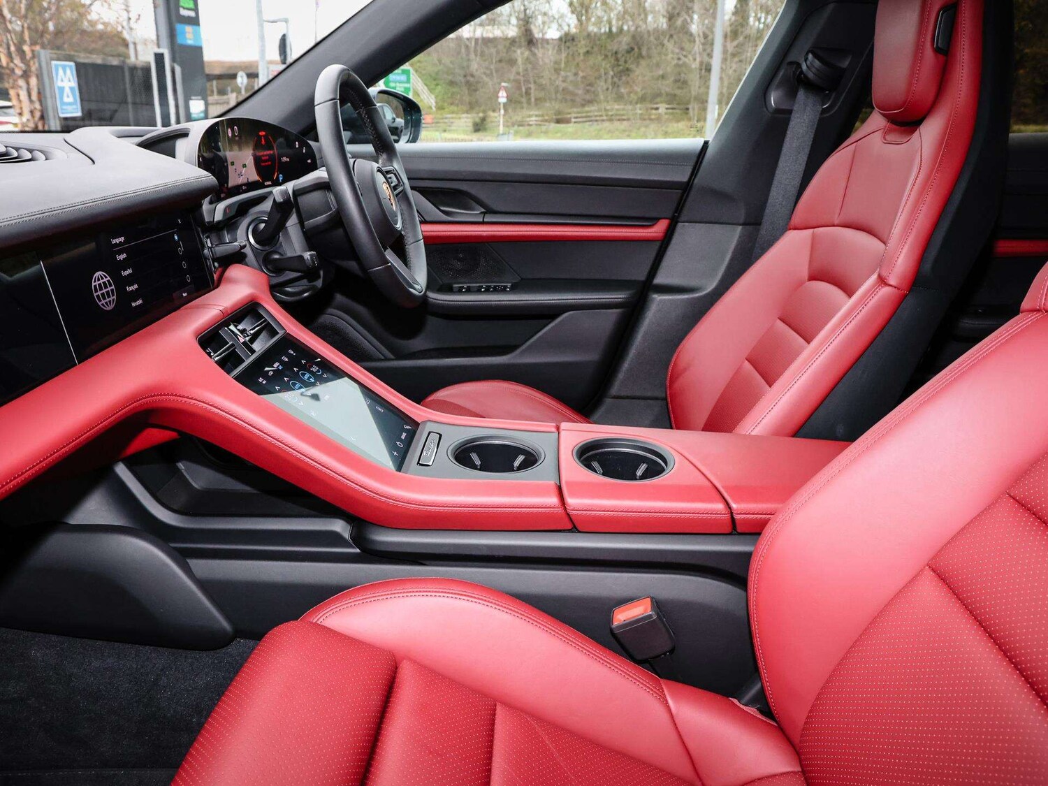 Used Porsche Taycan 2022 for sale - 76692073: Photo 11