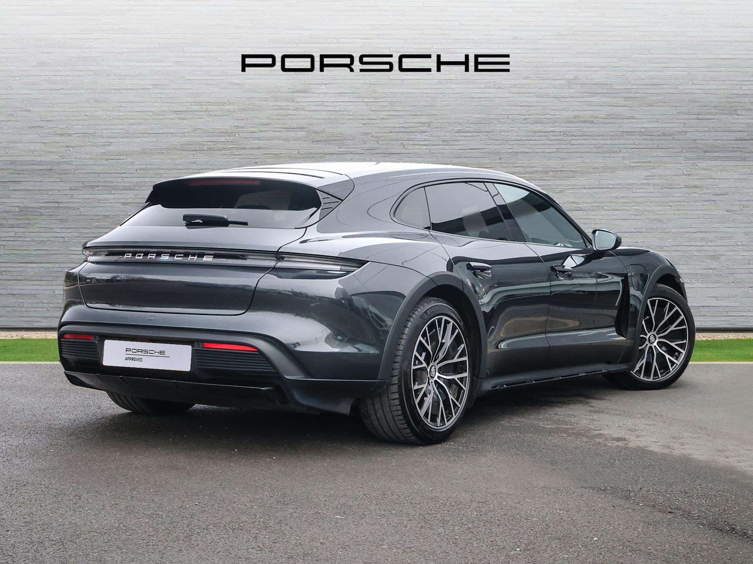 Used Porsche Taycan 2022 for sale - 76692073: Photo 3