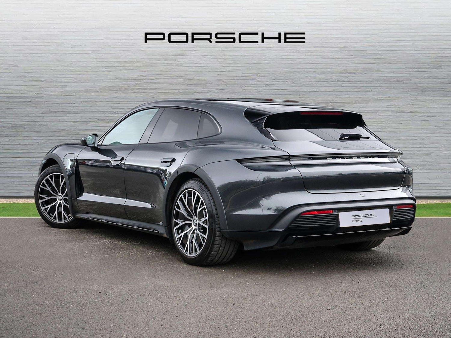 Used Porsche Taycan 2022 for sale - 76692073: Photo 4