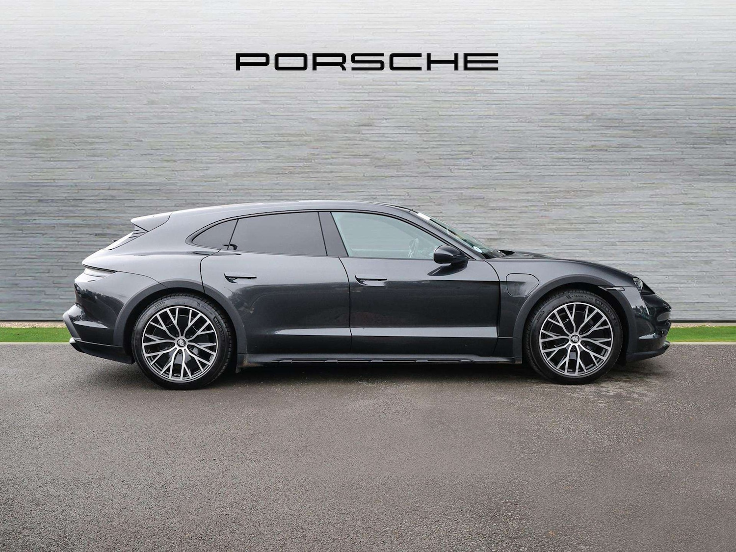 Used Porsche Taycan 2022 for sale - 76692073: Photo 7