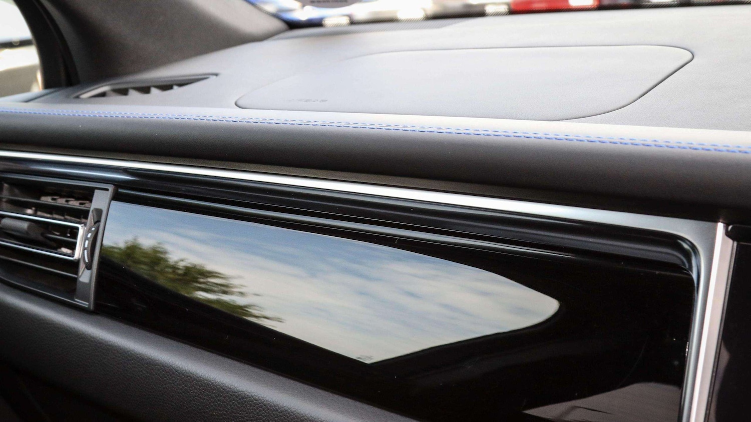 Used Porsche Macan 2023 for sale - 77000176: Photo 28