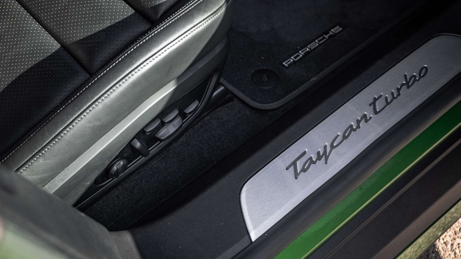 Used Porsche Taycan 2022 for sale - 76540743: Photo 14
