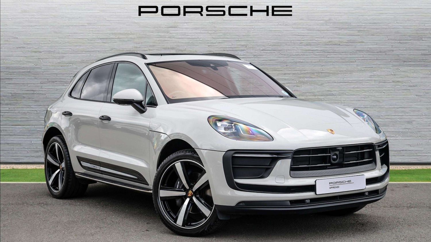 Used Porsche Macan 2024 for sale - 76732305: Photo 1
