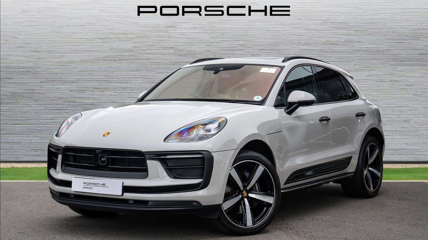 Used Porsche Macan 2024 for sale - 76732305: Photo 2