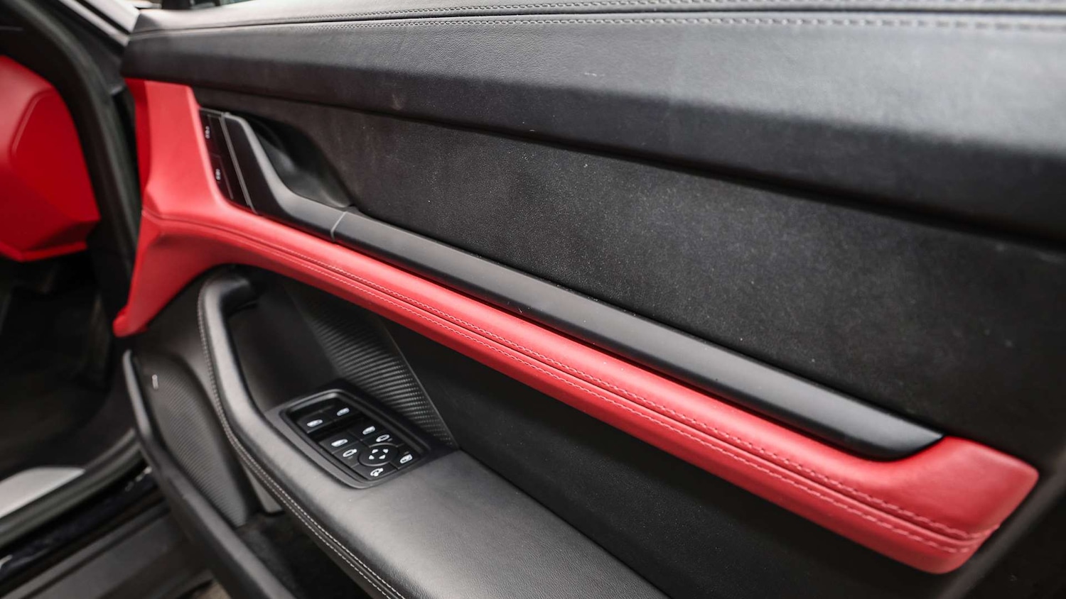 Used Porsche Taycan 2022 for sale - 76191867: Photo 28