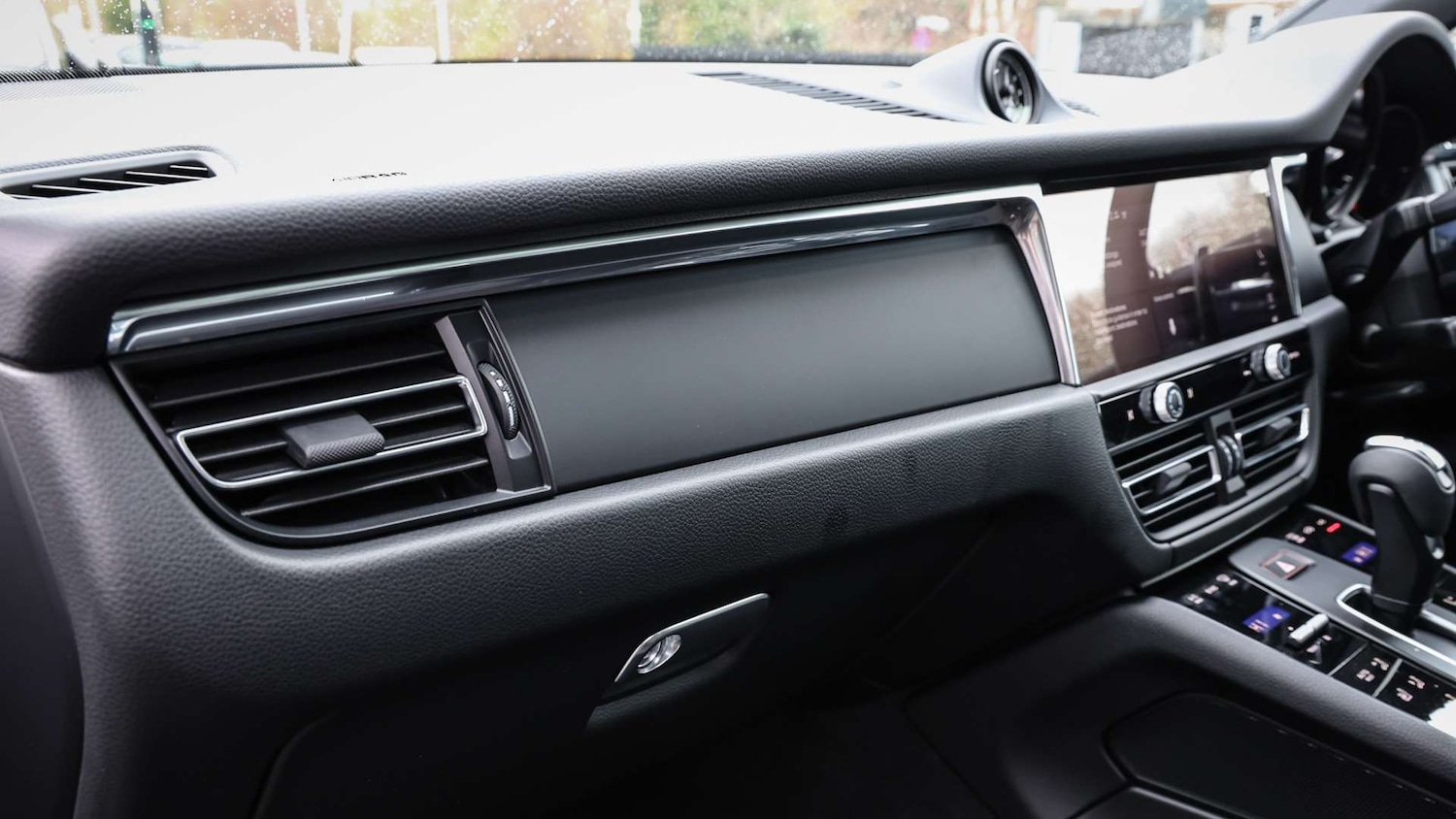 Used Porsche Macan 2025 for sale - 76842808: Photo 16