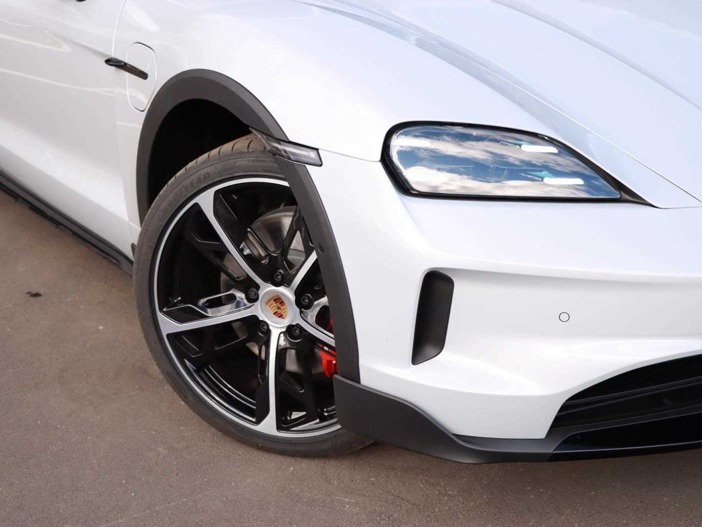 Used Porsche Taycan 2025 for sale - 77194690: Photo 33