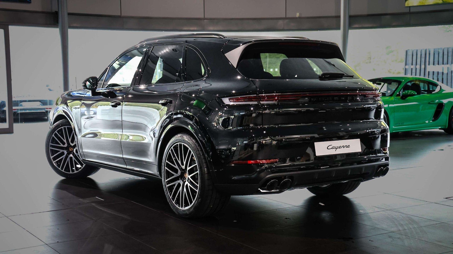 Used Porsche Cayenne 2025 for sale - 77233015: Photo 2