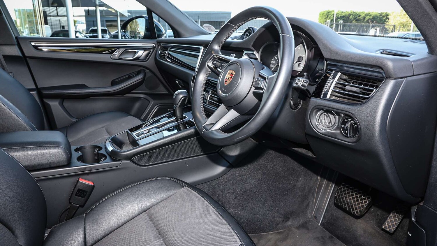 Used Porsche Macan 2023 for sale - 75846177: Photo 12