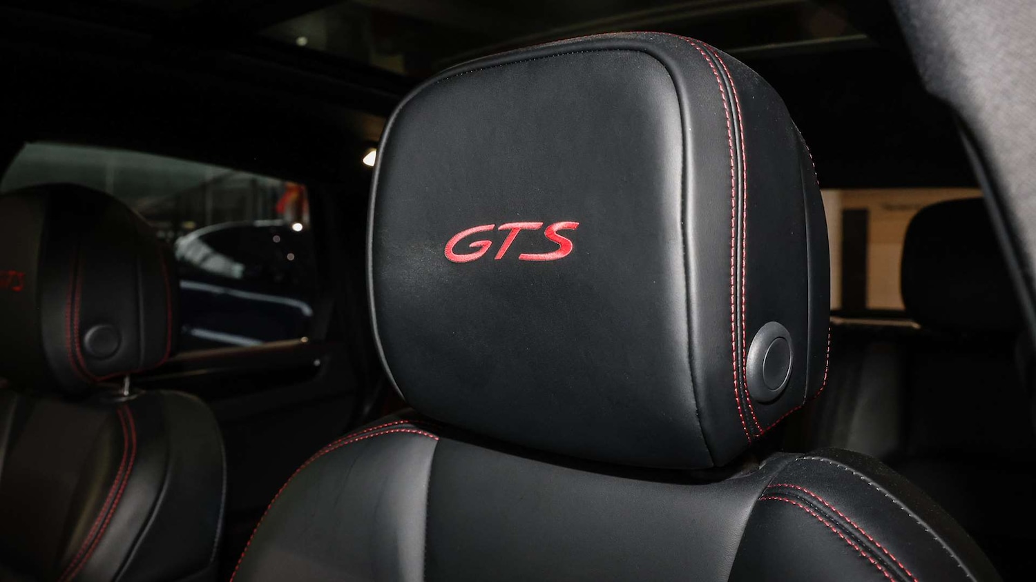 Used Porsche Macan 2023 for sale - 77348100: Photo 16