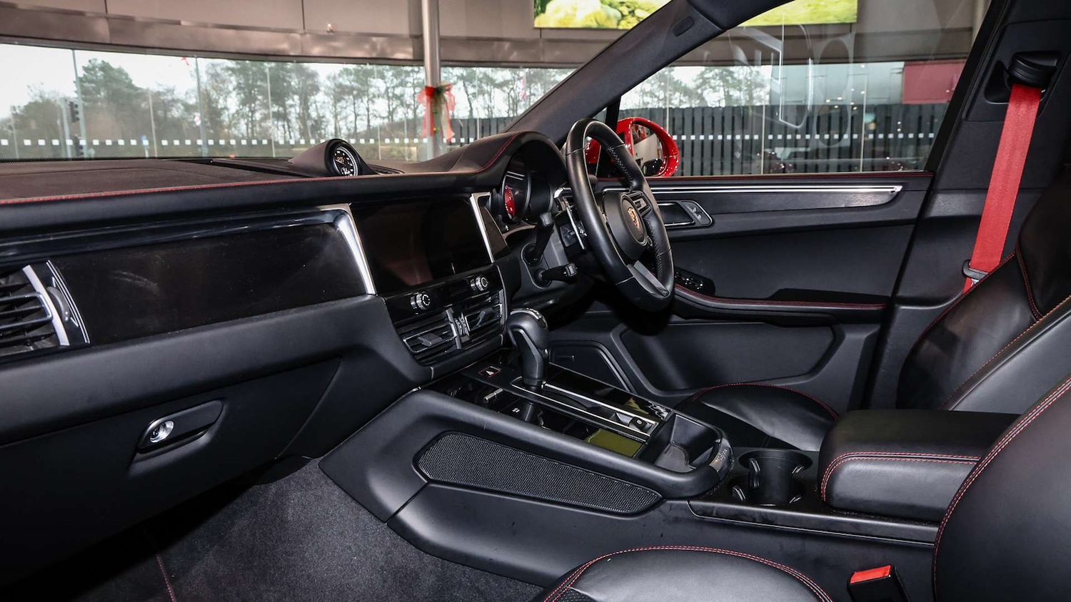 Used Porsche Macan 2023 for sale - 77348100: Photo 5