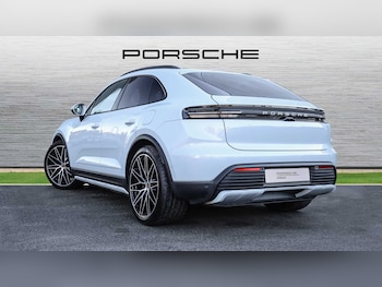 Used Porsche Macan 2024 for sale - 75218110: Photo