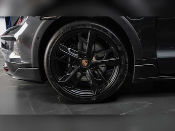 Used Porsche Taycan 2024 for sale - 75218019: Photo
