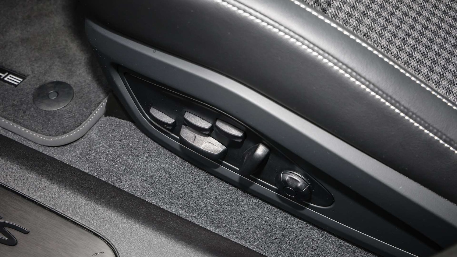 Used Porsche Taycan 2025 for sale - 77540638: Photo 27