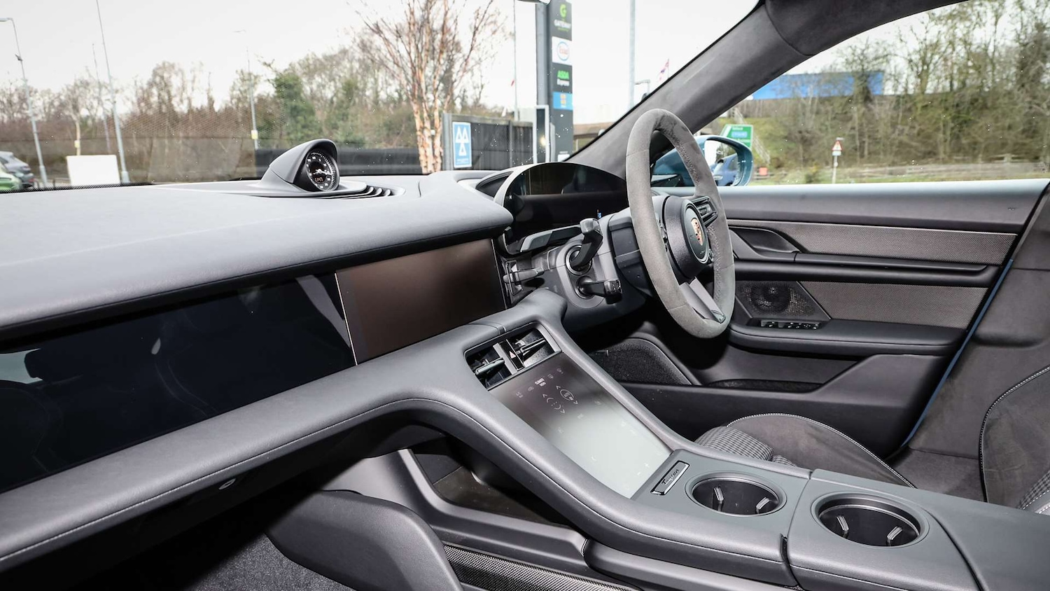 Used Porsche Taycan 2025 for sale - 77540638: Photo 5