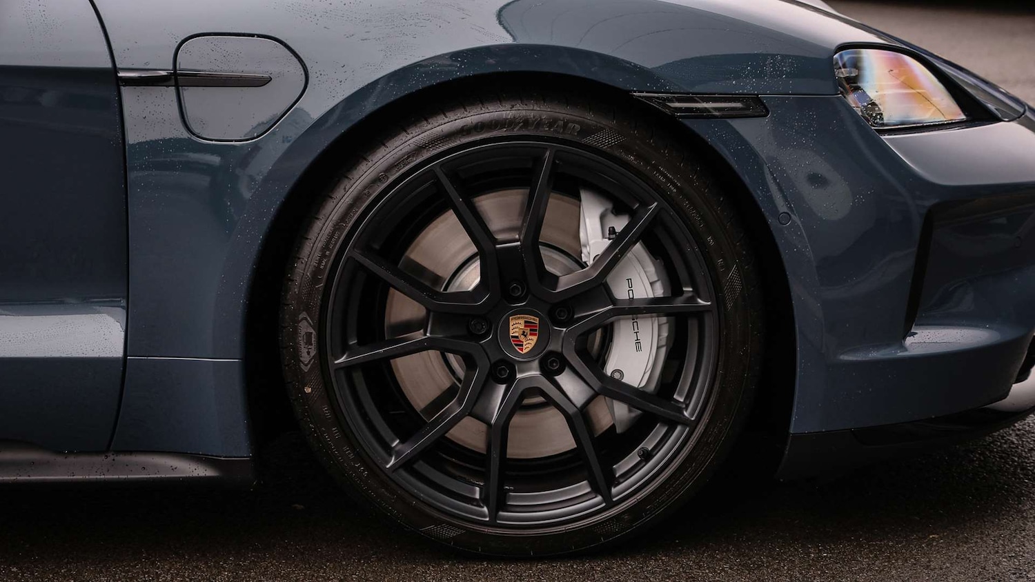 Used Porsche Taycan 2025 for sale - 77540638: Photo 6