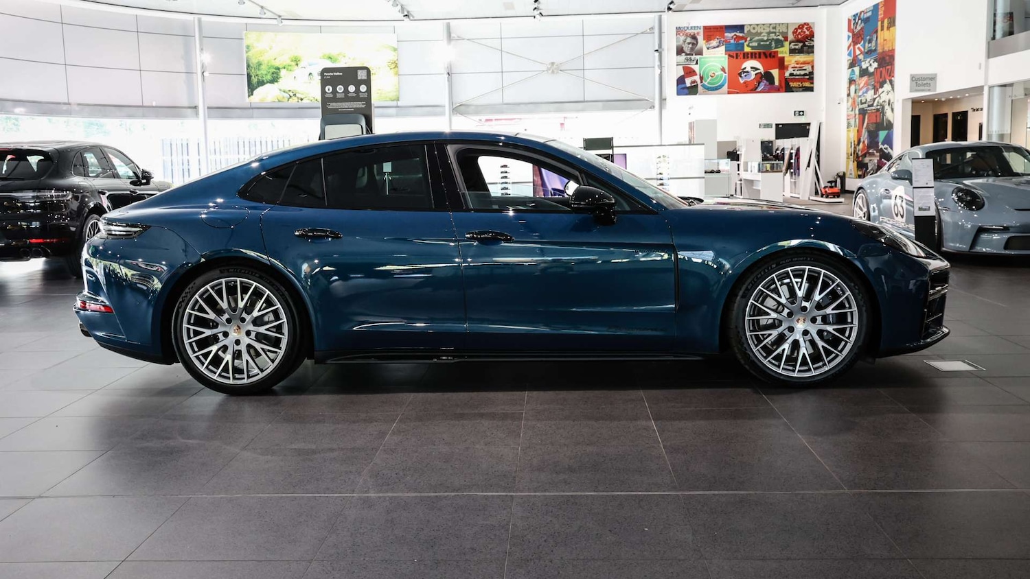 Used Porsche Panamera 2025 for sale - 76421131: Photo 2
