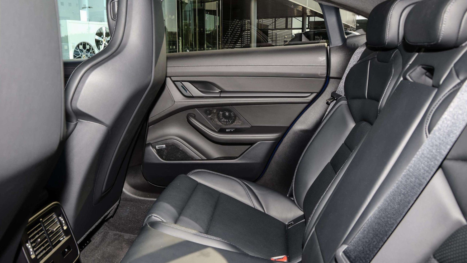 Used Porsche Taycan 2023 for sale - 77740802: Photo 12