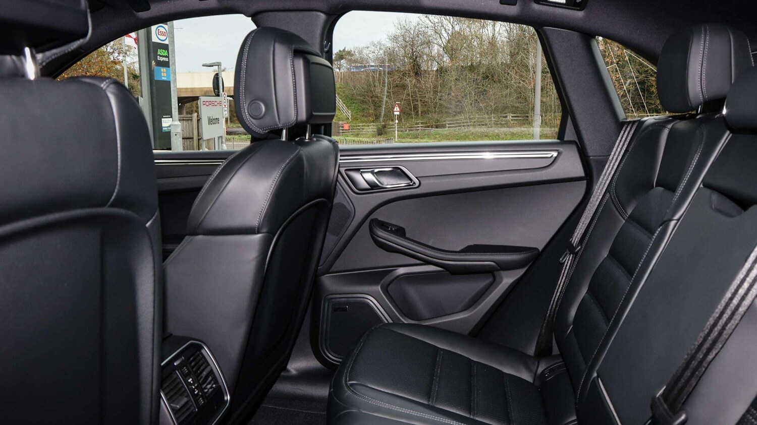 Used Porsche Macan 2025 for sale - 76842982: Photo 10