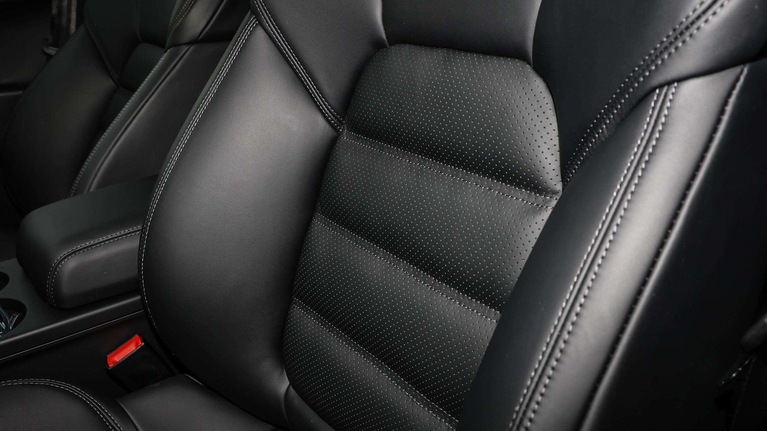 Used Porsche Macan 2025 for sale - 76842982: Photo 12