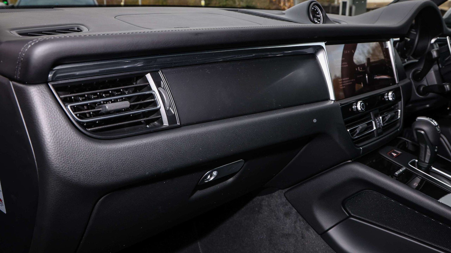 Used Porsche Macan 2025 for sale - 76842982: Photo 13