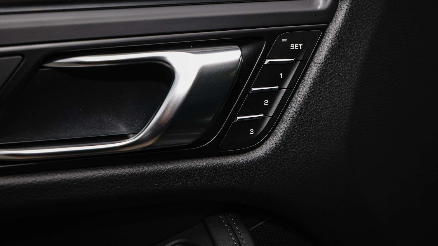 Used Porsche Macan 2025 for sale - 76842982: Photo 19