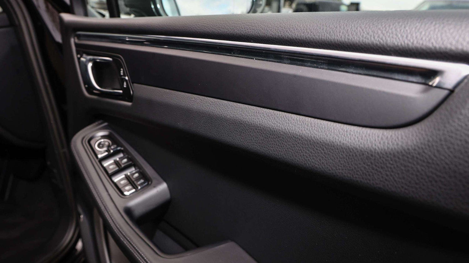 Used Porsche Macan 2025 for sale - 76842982: Photo 20