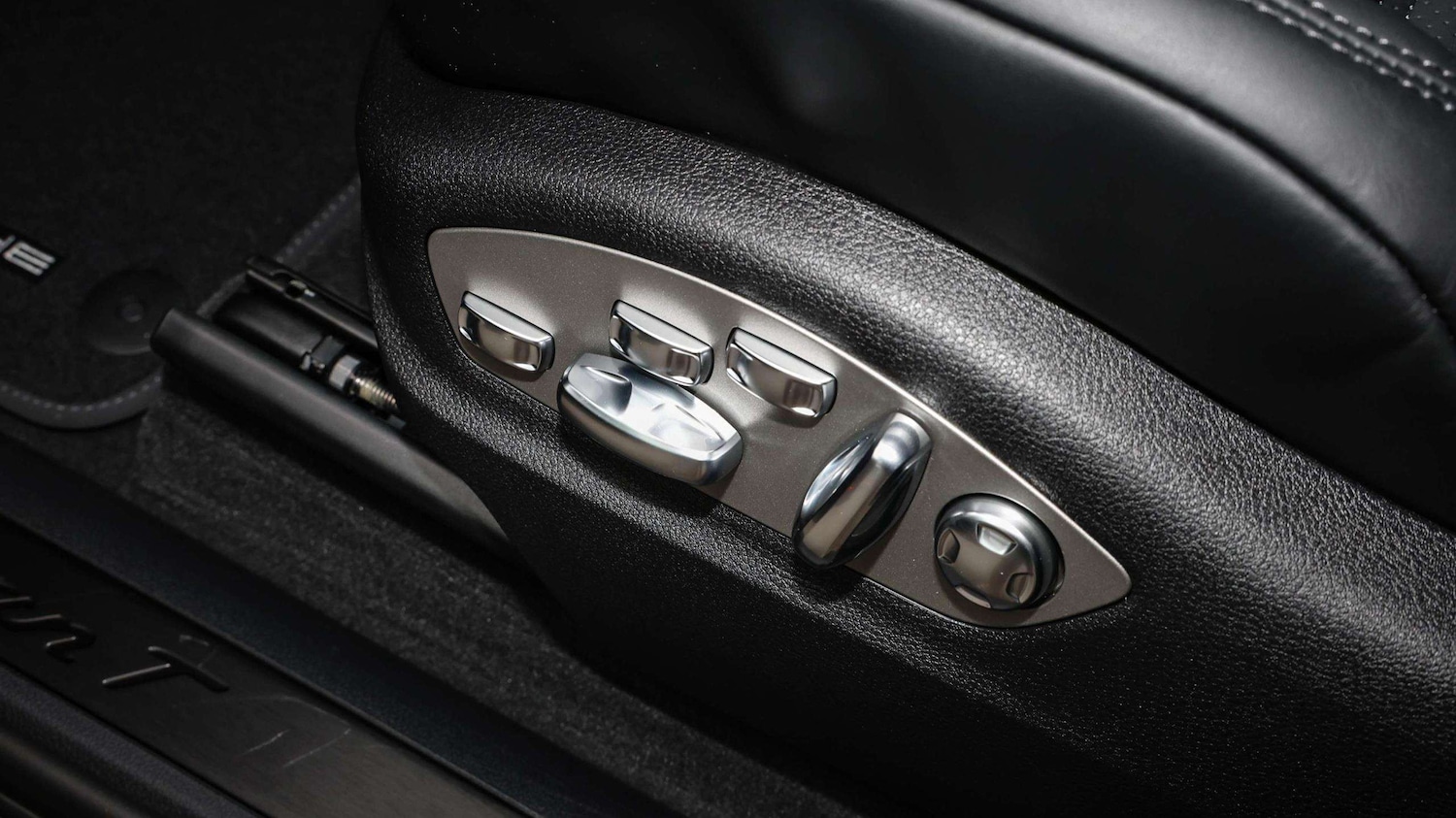 Used Porsche Macan 2025 for sale - 76842982: Photo 21