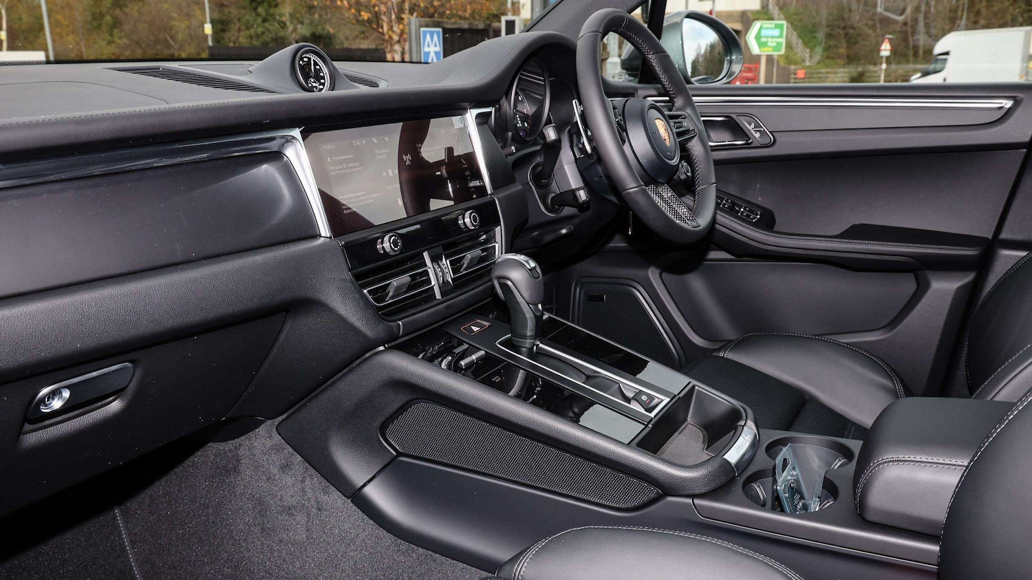 Used Porsche Macan 2025 for sale - 76842982: Photo 25