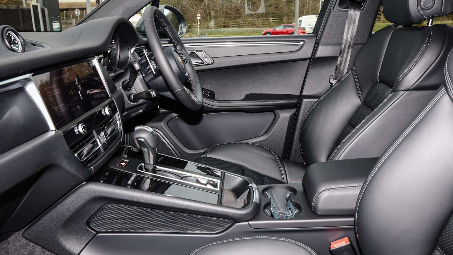 Used Porsche Macan 2025 for sale - 76842982: Photo 27