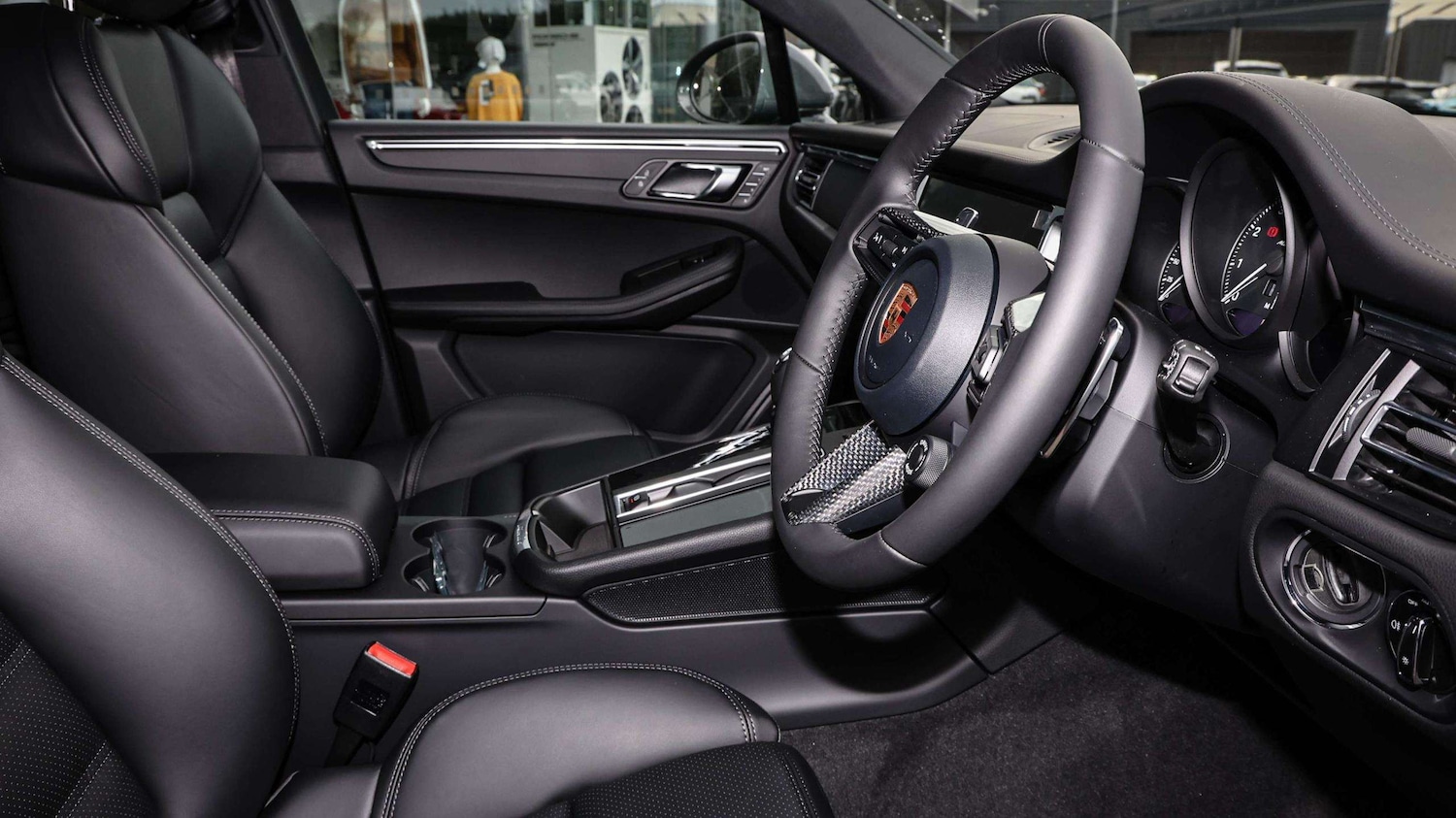 Used Porsche Macan 2025 for sale - 76842982: Photo 9