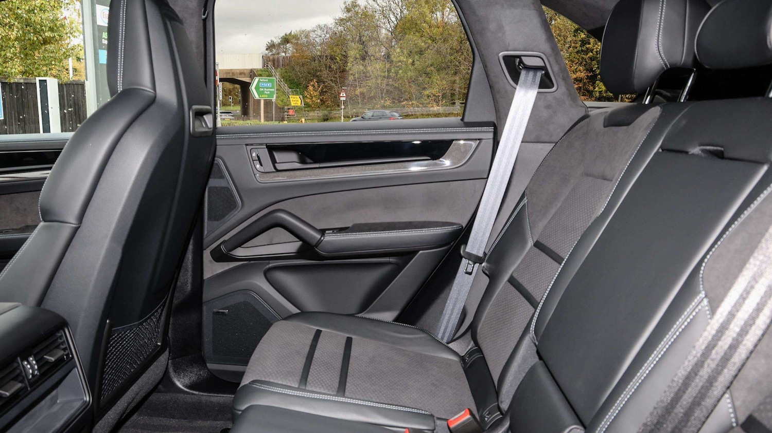 Used Porsche Cayenne 2025 for sale - 76501832: Photo 12