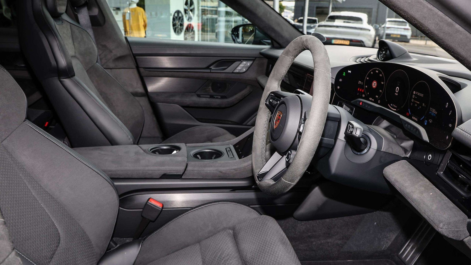 Used Porsche Taycan 2025 for sale - 77698767: Photo 12