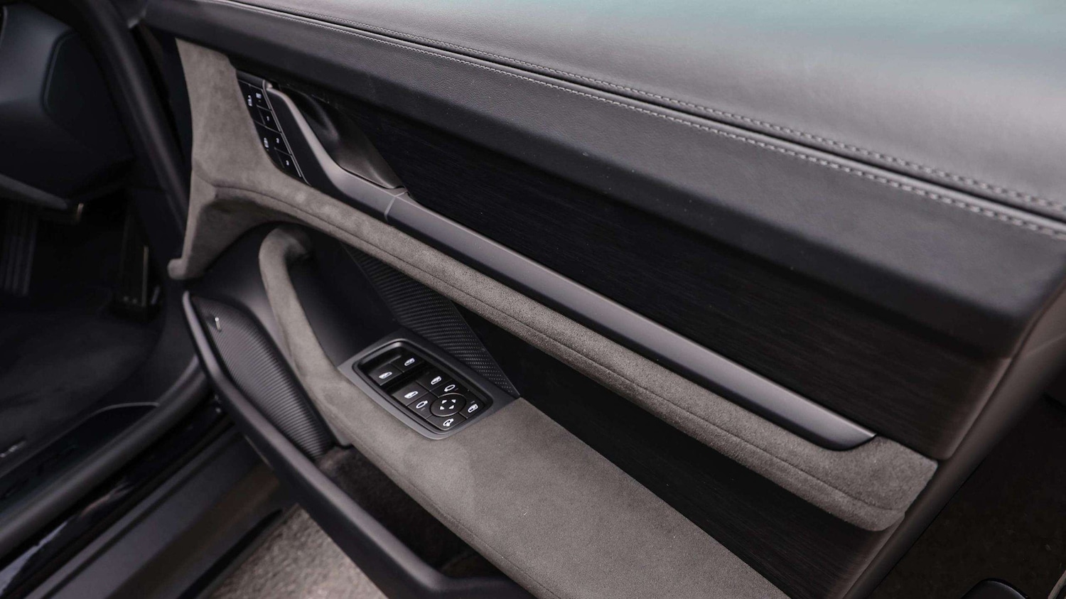 Used Porsche Taycan 2025 for sale - 77698767: Photo 26