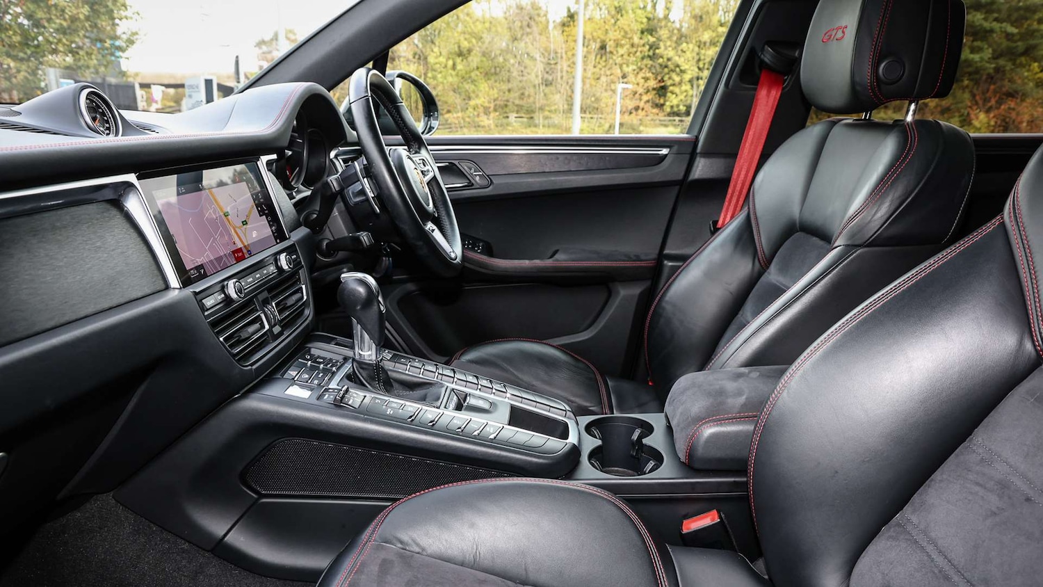 Used Porsche Macan 2021 for sale - 76435635: Photo 11