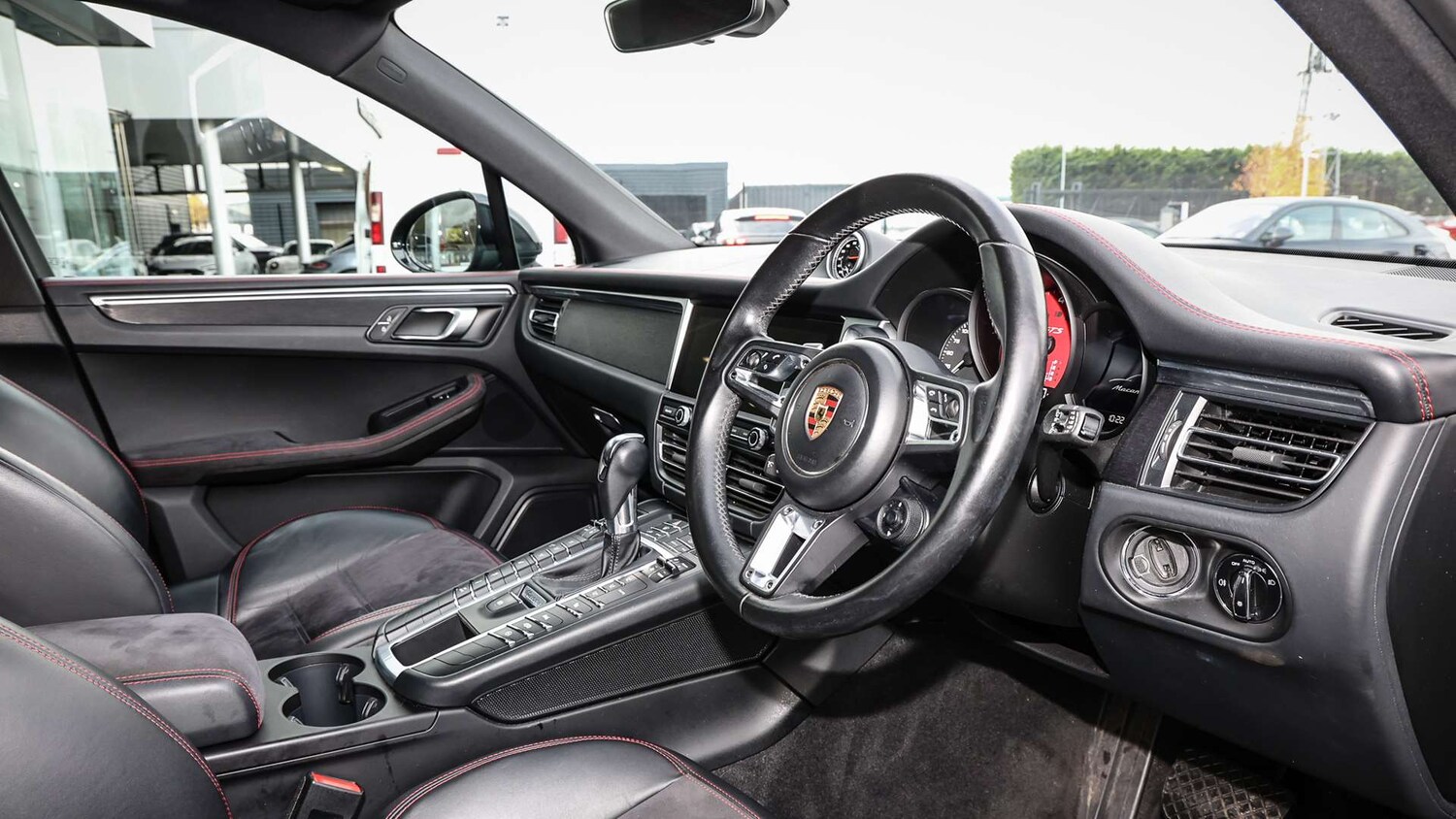 Used Porsche Macan 2021 for sale - 76435635: Photo 12