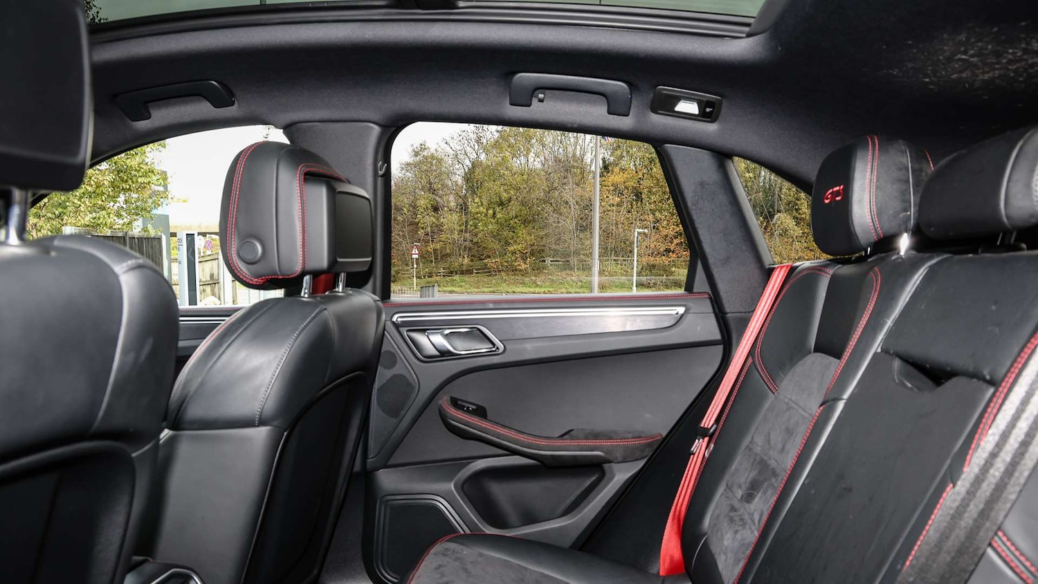 Used Porsche Macan 2021 for sale - 76435635: Photo 14