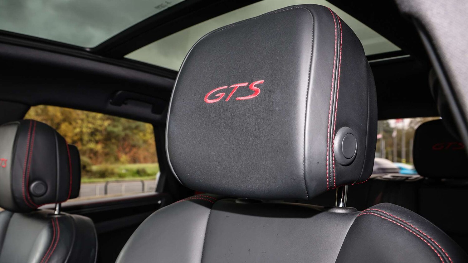 Used Porsche Macan 2021 for sale - 76435635: Photo 16