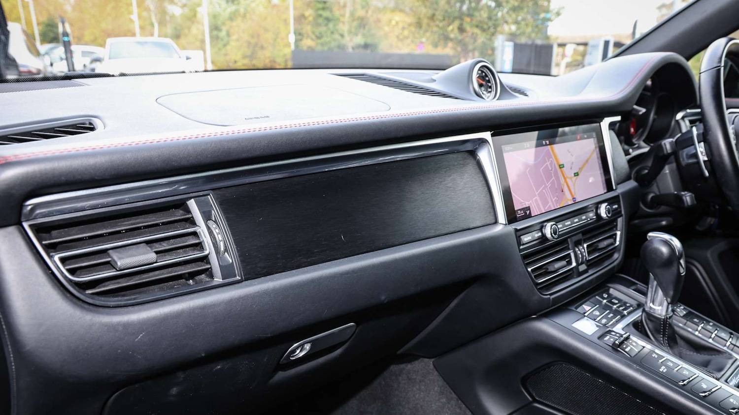 Used Porsche Macan 2021 for sale - 76435635: Photo 17