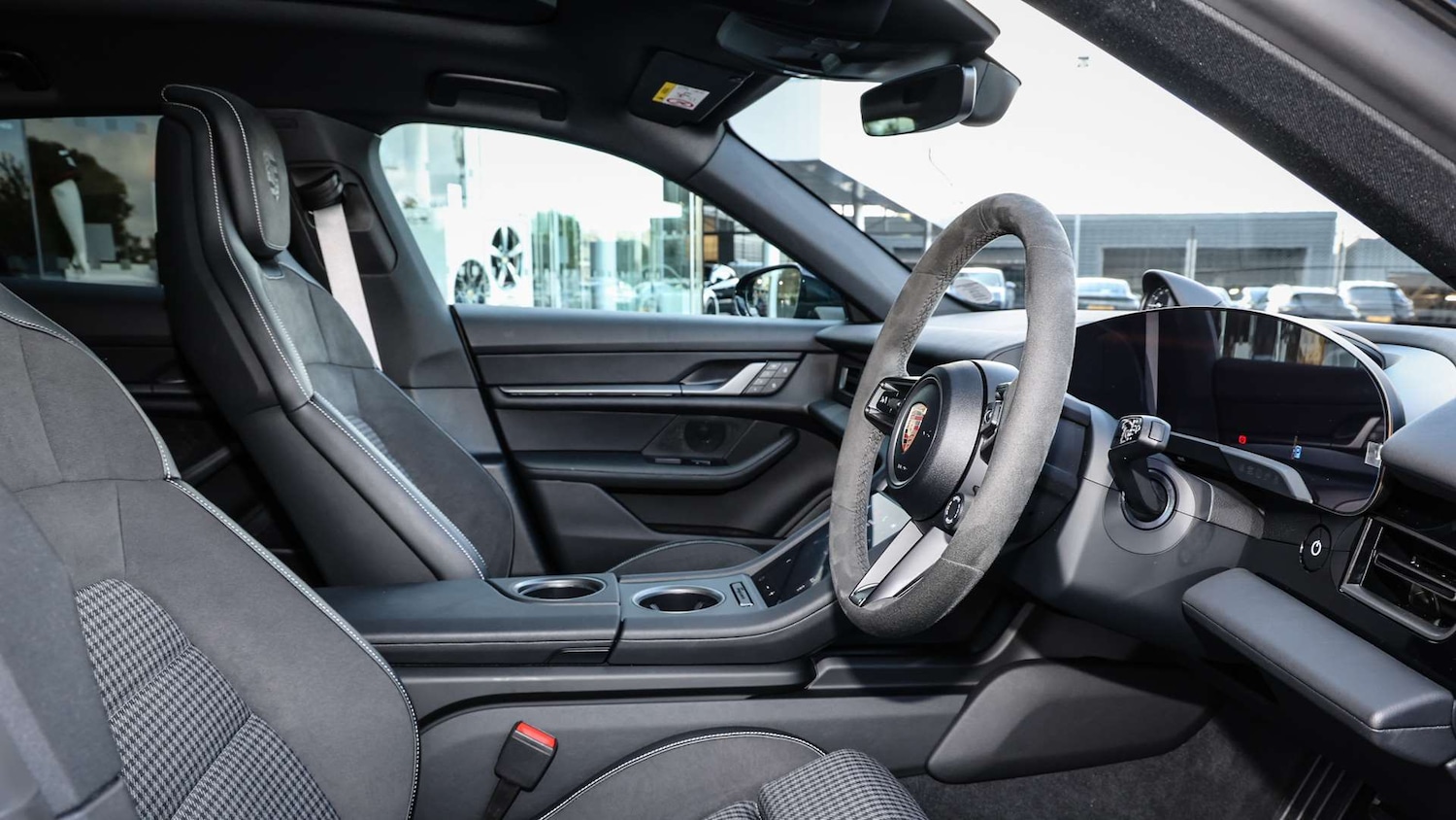 Used Porsche Taycan 2025 for sale - 76339597: Photo 12