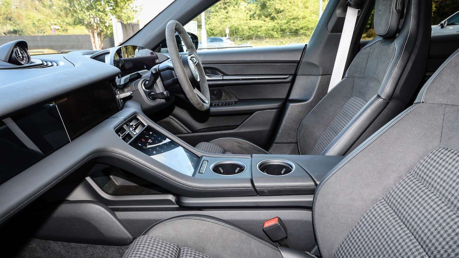 Used Porsche Taycan 2025 for sale - 76339597: Photo 13